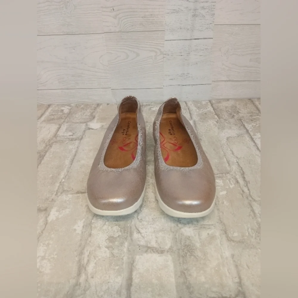 Comfortiva Align‎ Ballet Flats Metallic Champagne Cushioned Comfort Size 8